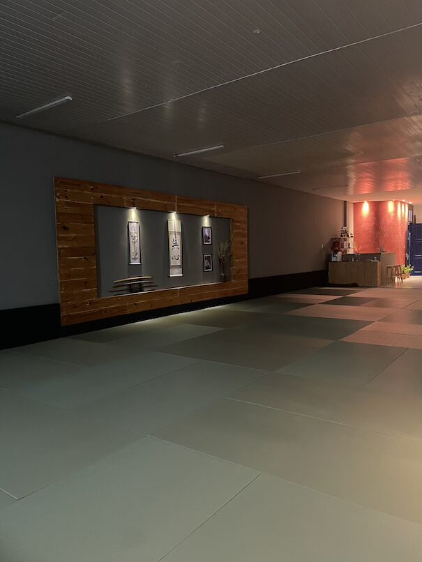 Tatame e tokonoma durante a noite